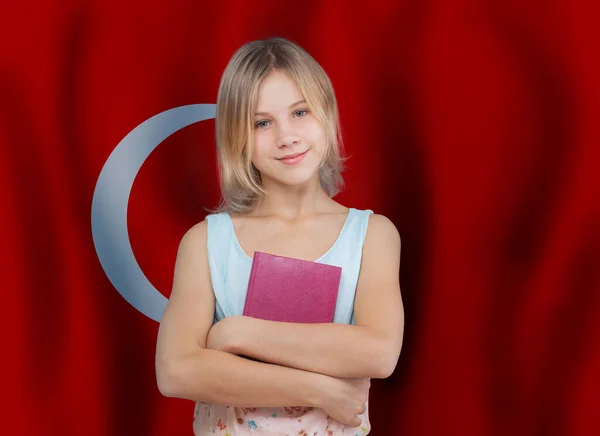 Attractive Teen Girl Holding Book Turkish Flag Background School Education — Stock Photo, Image