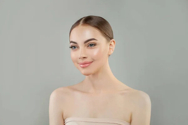 Retrato Mujer Sana Alegre Con Piel Limpia Tratamiento Facial Cuidado —  Fotos de Stock