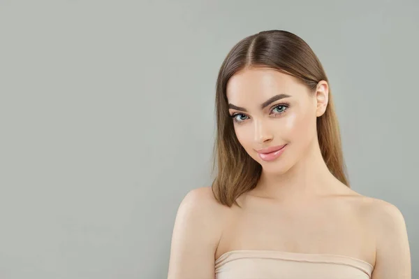 Retrato Mujer Modelo Spa Perfecto Mirando Cámara Tratamiento Facial Cuidado —  Fotos de Stock