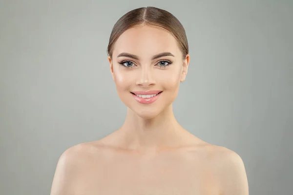 Precioso Retrato Sonriente Mujer Cara Mujer Sana Tratamiento Facial Cuidado —  Fotos de Stock