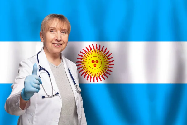 Argentine Smiling Mature Doctor Woman Holding Stethoscope Flag Argentina Background — Stock Photo, Image