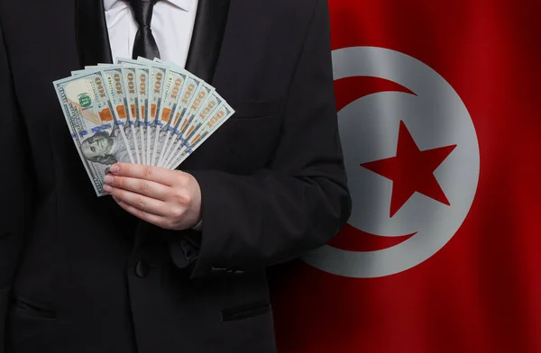 Manlig Modell Som Visar 100 Dollarsedlar Sedlar Mot Tunisisk Flagg — Stockfoto