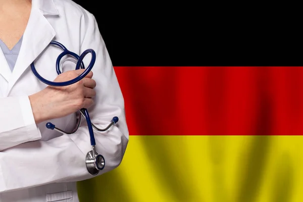 Duitse Geneeskunde Gezondheidszorg Concept Doctor Close Tegen Vlag Van Duitsland — Stockfoto