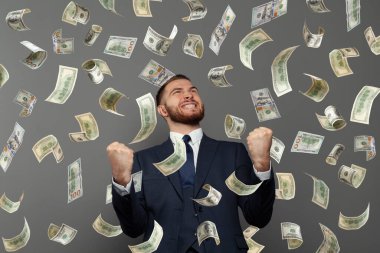 İş, insanlar, başarı ve servet kavramı. Düşen dolar parasıyla mutlu bir işadamı