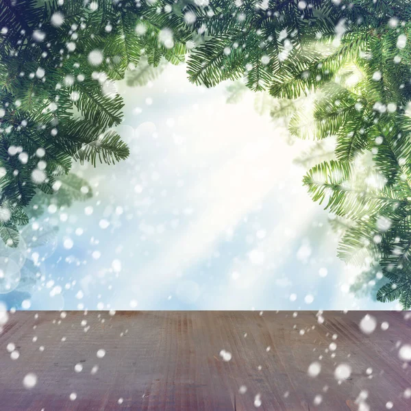 木製の背景やボケの光でクリスマスのモミの木 — ストック写真
