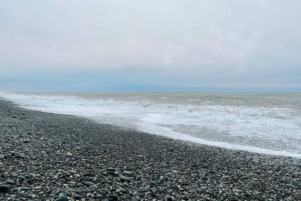 Zimne Morze Pod Zachmurzonym Niebem Zimowy Krajobraz — Zdjęcie stockowe