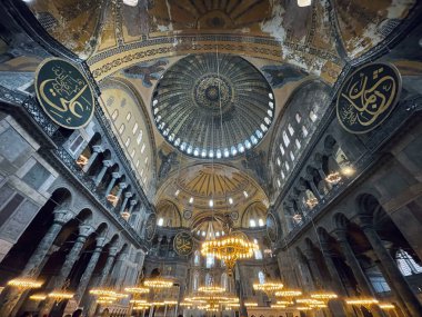 İstanbul, Türkiye 'deki Ayasofya camisinin güzel iç mimarisi