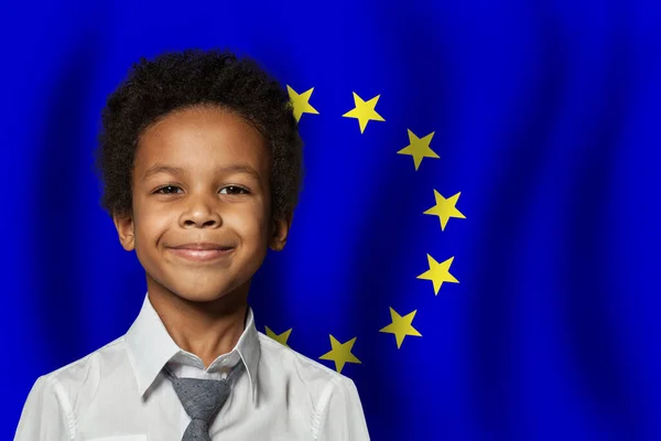 Menino Europeu Bandeira Fundo União Europeia Conceito Educação Infância — Fotografia de Stock