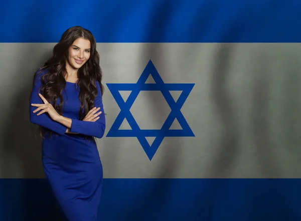 在以色列国旗下微笑的女学生 — 图库照片