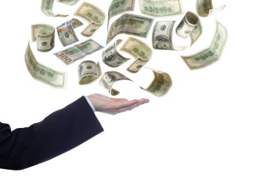 Takım elbiseli adam, beyaz arka planda izole edilmiş para yağmuruna dokunuyor.