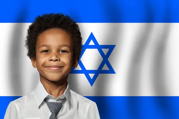 有以色列国旗背景的以色列小男孩 教育和儿童概念 — 图库照片