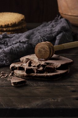 Çikolatalı artesanal guatemalteco Latin Hispano ayık ben de madera malzemesi doğal kakao.