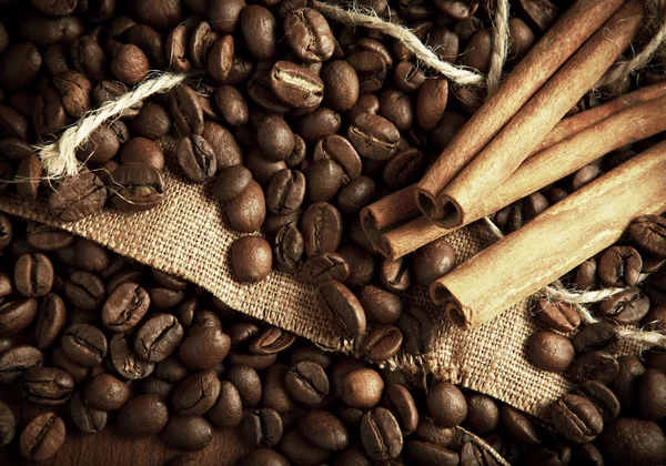 Coffee beans and cinnamon — Stock Photo, Image