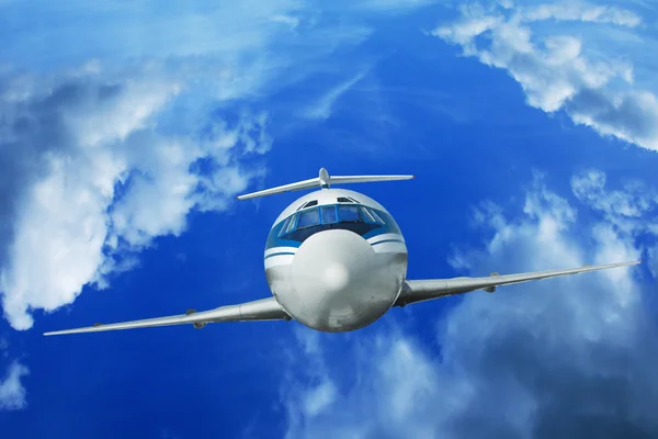 Samolot lecący na niebie — Zdjęcie stockowe