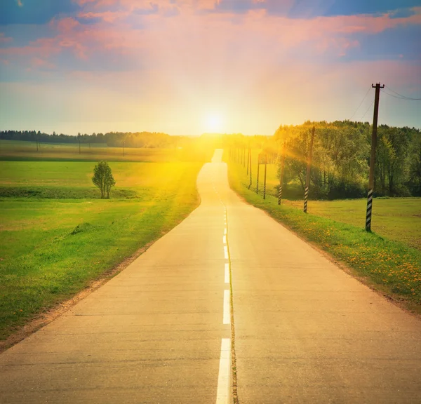 Strada alla luce del sole — Foto Stock