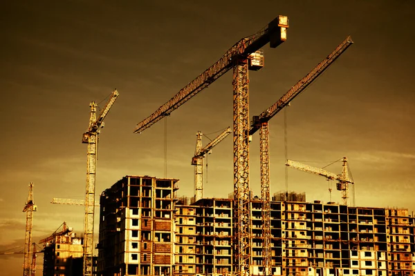 Chantier de construction avec grues — Photo