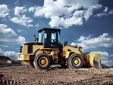 buldozer inşaat sitesinde