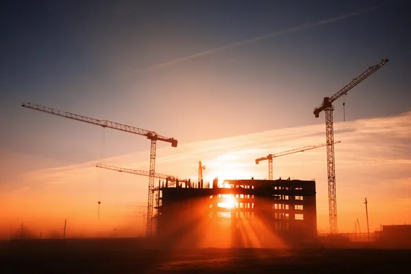 Grúas torre en obra — Foto de Stock