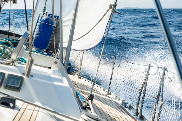 Fast sailing cruising yacht at heeling — Stock Photo, Image