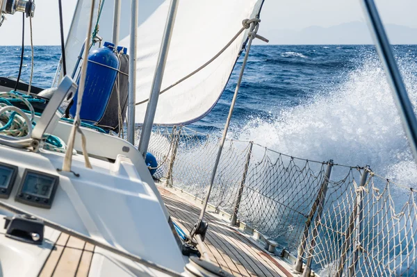 Fast sailing cruising yacht at heeling — Stock Photo, Image