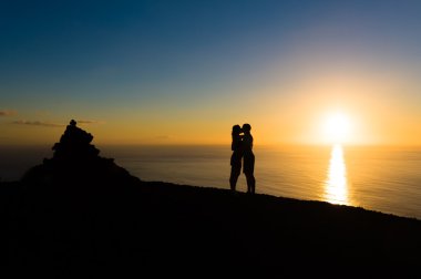 la palma Adası'nda romantik akşam günbatımında Çift