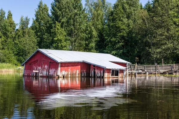 Abandoned old red shad — Stock Photo, Image