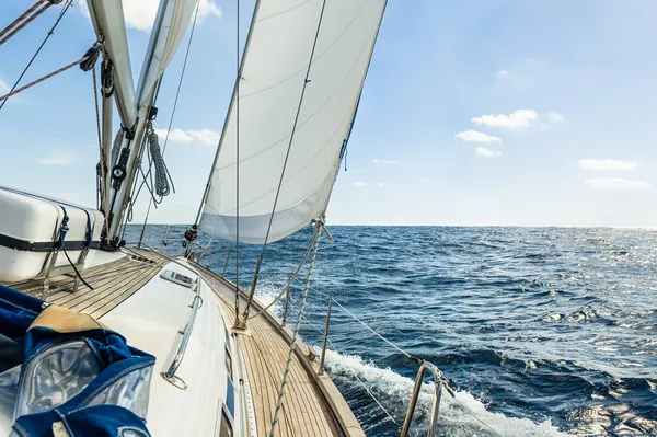 Yacht sail in the Atlantic ocean at sunny day cruise — Stock Photo, Image