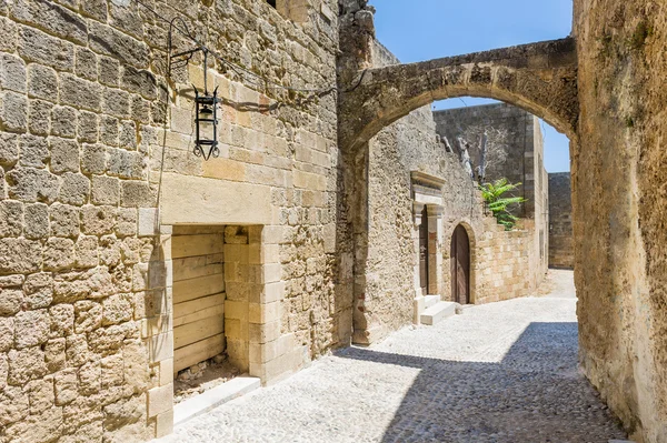 Narrow streets of Rhodes old town — Stock Photo, Image