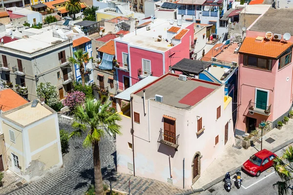 Lipari colorate strade del centro storico — Foto Stock