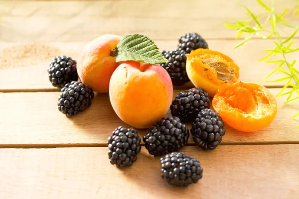 Fresh fruit — Stock Photo, Image