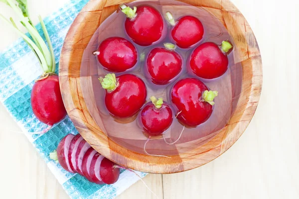 Fresh radishes — Stock Photo, Image