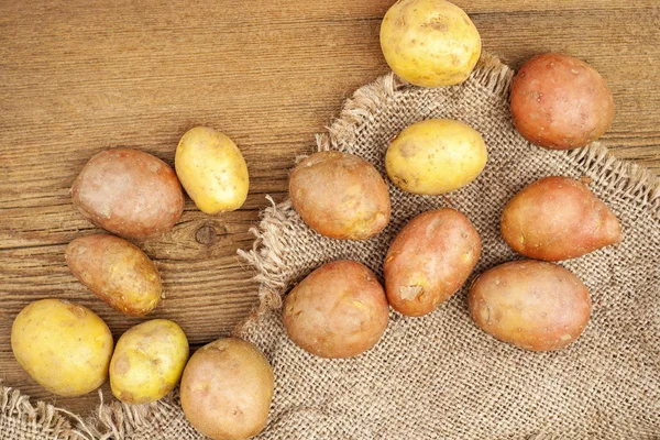Свежий сырой картофель — стоковое фото