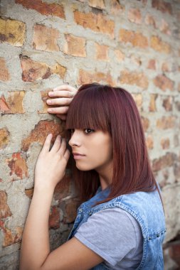 Yalnız ve üzgün kız