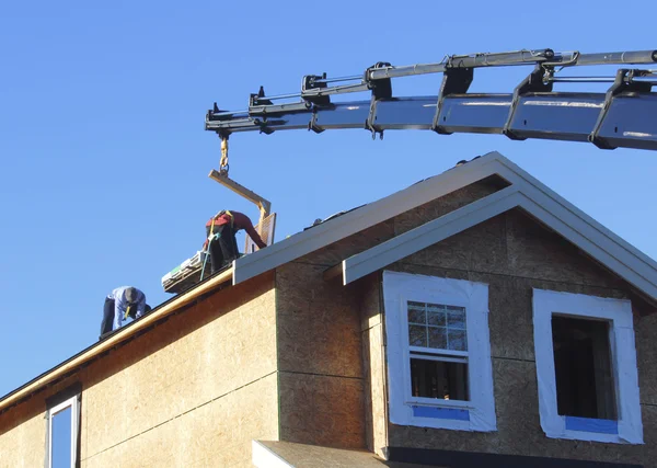 Professional Roofers and Crane — Stock Photo, Image