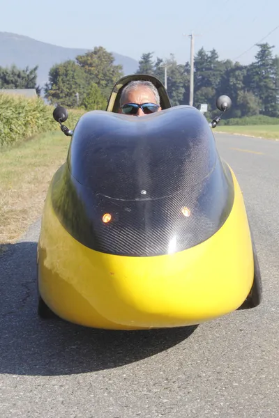 Full Frontal of Man in Recumbent Bicycle Car — Stock Photo, Image