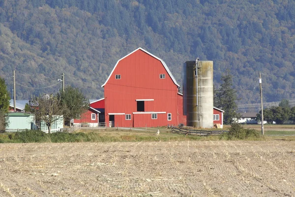 Une grange nord-américaine traditionnelle — Photo