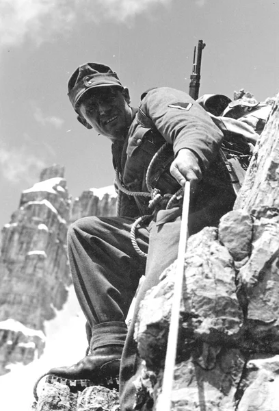 German Soldier Scaling Mountain — Stock Photo, Image