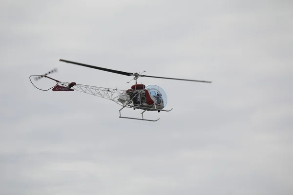 Kleine twee man helikopter — Stockfoto