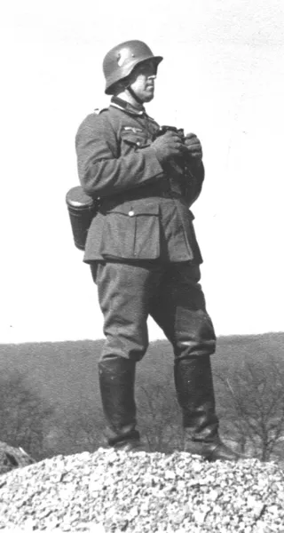 Soldado nazi alemán en patrulla — Foto de Stock
