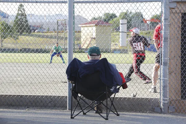 Voorste rij zetel honkbal spel — Stockfoto