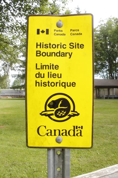 Parks Kanada historisches Grenzschild — Stockfoto