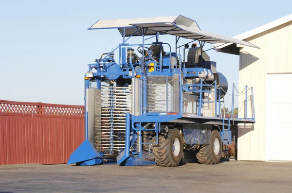 Industrial Berry Picking Machine — Stock Photo, Image