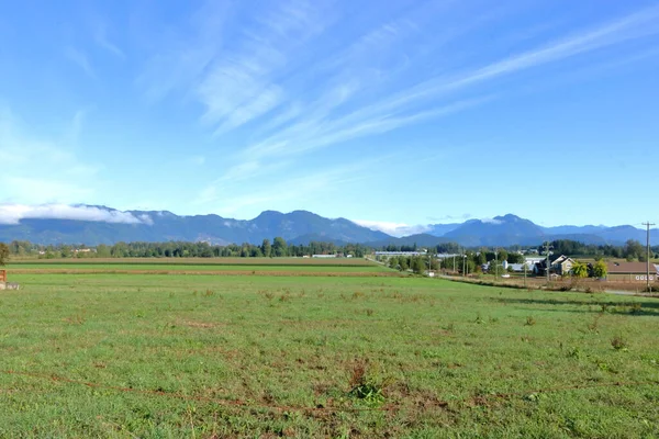 Amplo Vista Paisagem Uma Pequena Aldeia Vale Varrendo Sul Canadá — Fotografia de Stock