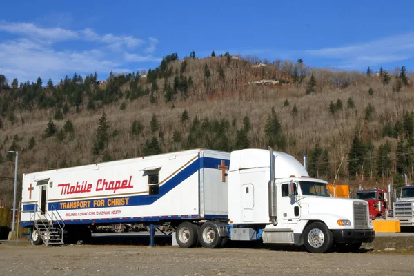 Full Profile Semi Trailer Truck Designed Mobile Chapel Used Spread — Stock Photo, Image