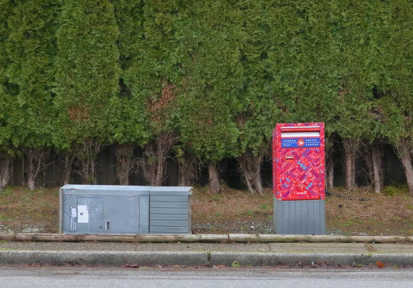 Vandalisme Seseorang Telah Menjatuhkan Kotak Surat Drop Kantor Pos Kanada — Stok Foto