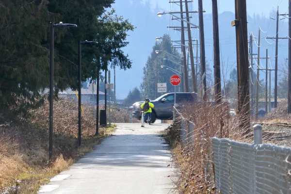 Cesta Postavená Speciálně Pro Pěší Cyklisty Cyklisty Čekající Náklaďák Než — Stock fotografie