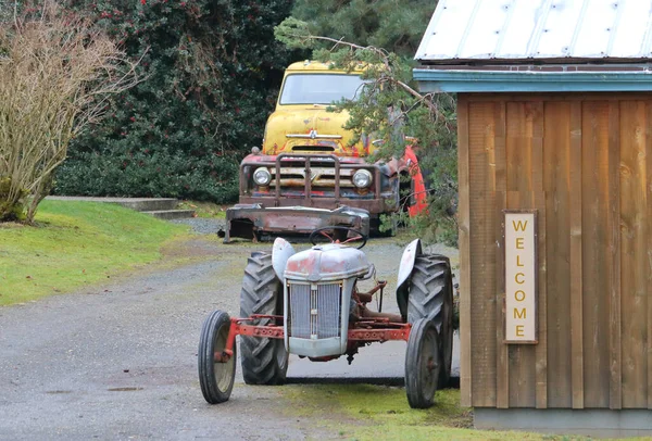 Vintage Ford Tractor Truck Stand Parked Driveway Chilliwack Canada March — Stock Photo, Image