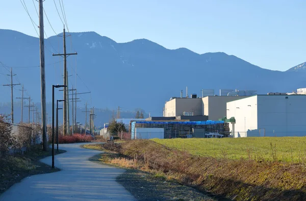 Wide View Twisting Pedestrian Pathway Warehouse Buildings Mountain Valley — Stock Photo, Image