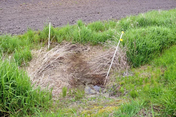 Eenvoudige Markers Worden Gebruikt Exploitanten Van Industriële Apparatuur Waarschuwen Dat — Stockfoto