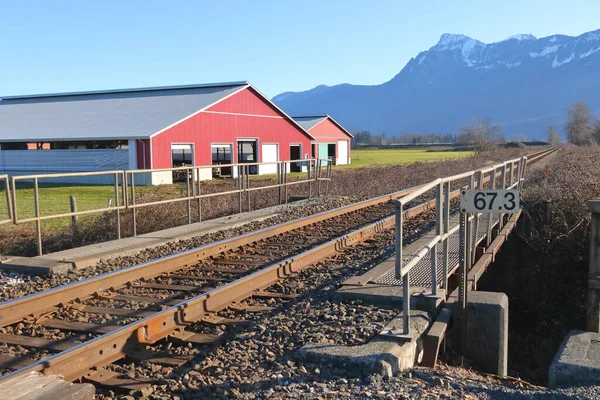 Full View Single Train Track Crossing Bridge Rural Setting Farm — Stock Photo, Image